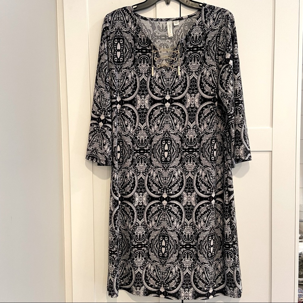 Tacera Shift Dress in black & white, size medium